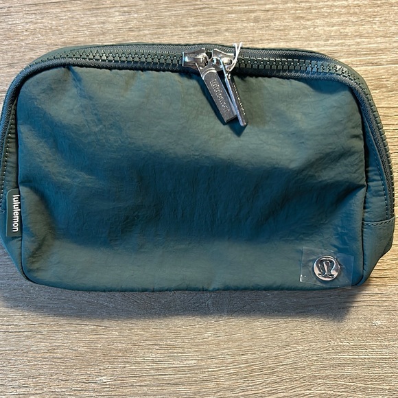 lululemon athletica Handbags - Brand New lululemon Everywhere Belt Bag 2L